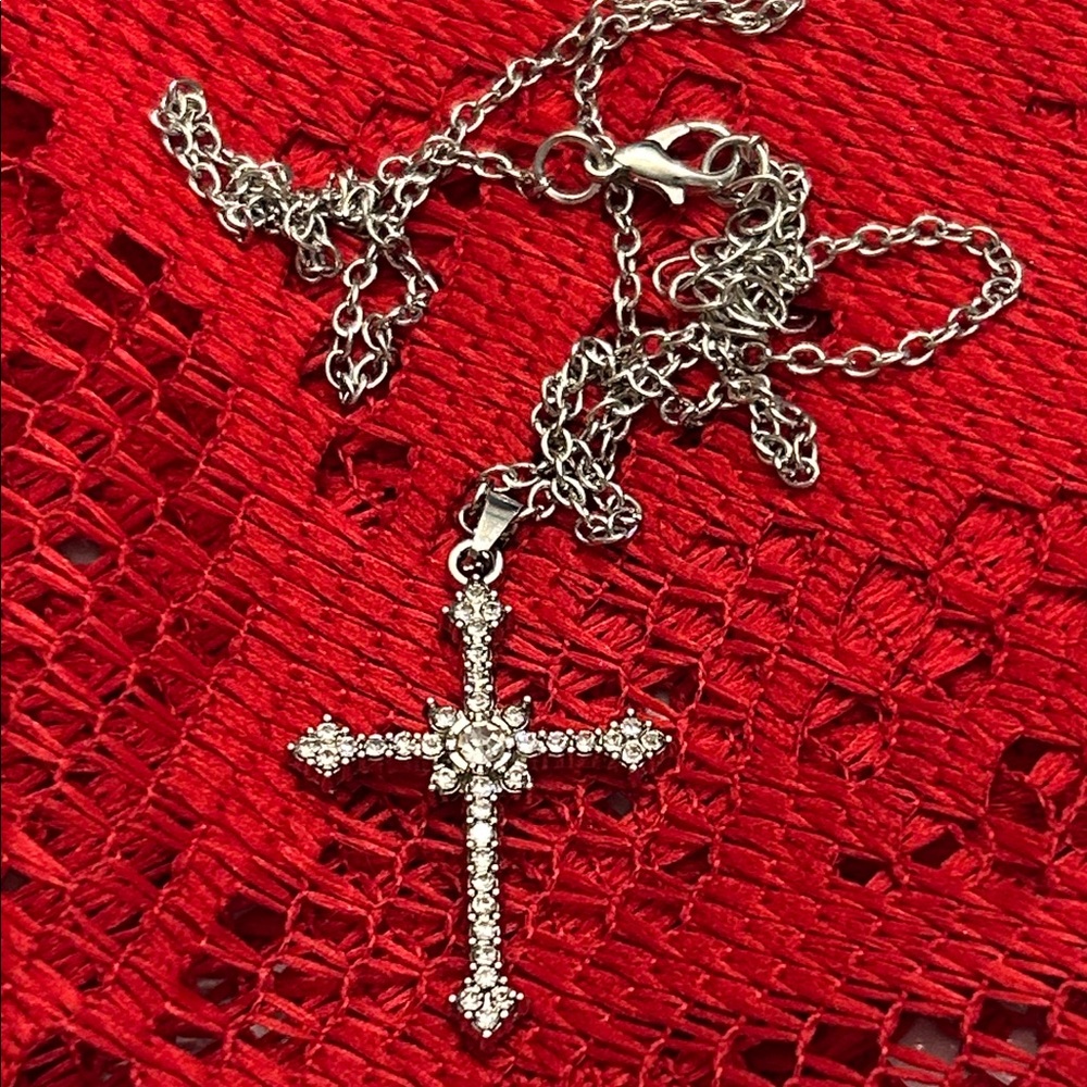 Beautiful Silver Cross Pendant Necklace with stunning sparkles